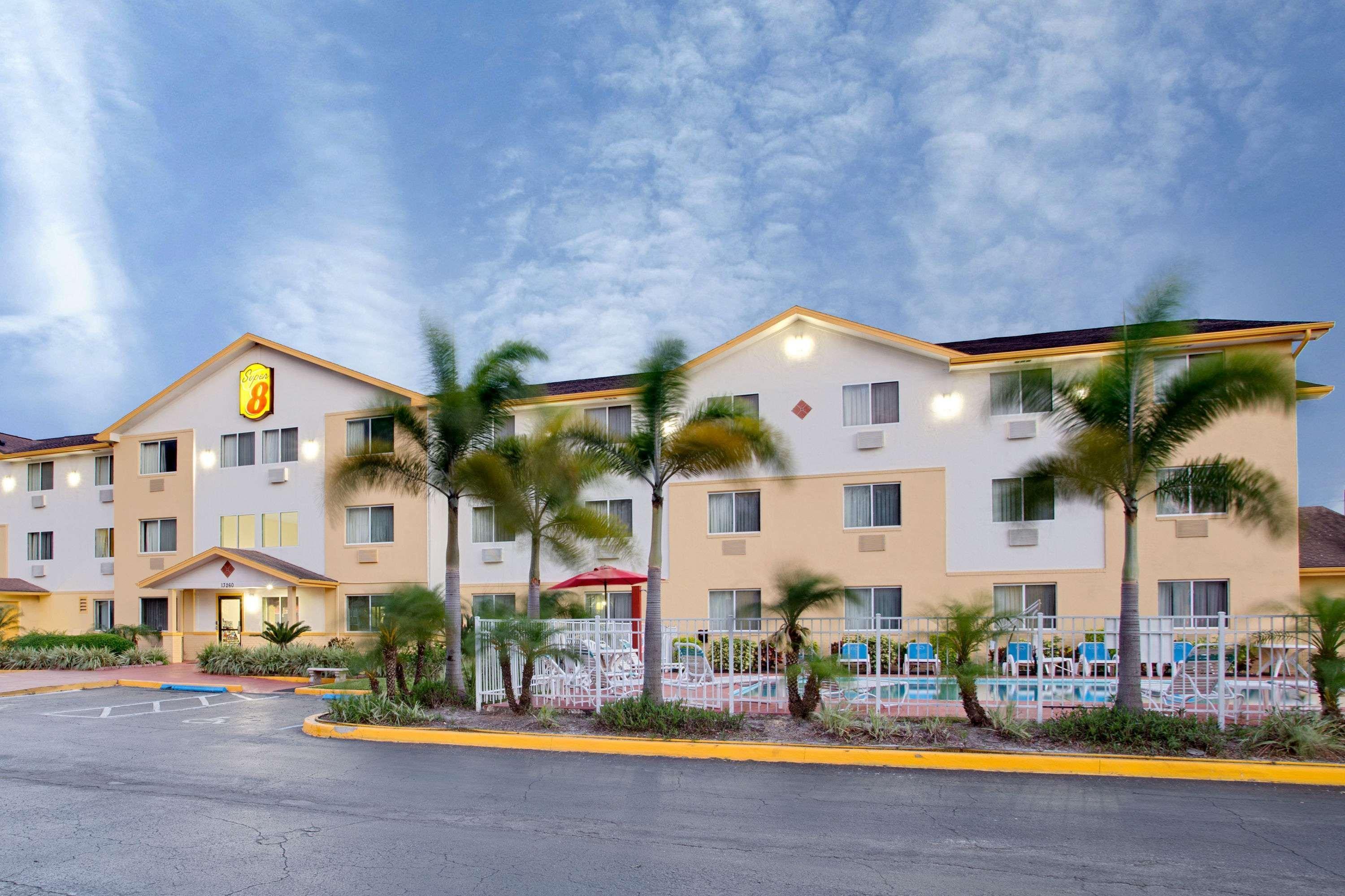 Super 8 By Wyndham Clearwater/St. Petersburg Airport Hotel Bagian luar foto